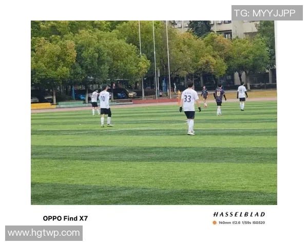 在孤独的绿茵场上踢出心灵的旋律与梦想