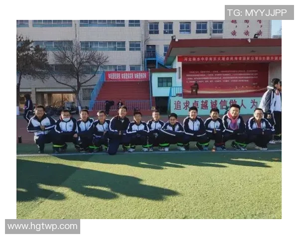 团结拼搏铸辉煌足球团队携手共进书写传奇篇章 团结拼搏铸辉煌足球团队携手共进书写传奇篇章