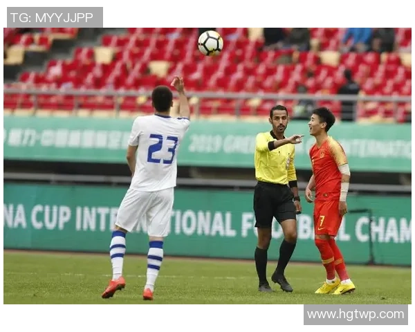 足球赛场上的犯规与打架现象解析及其对比赛的影响与对策探讨